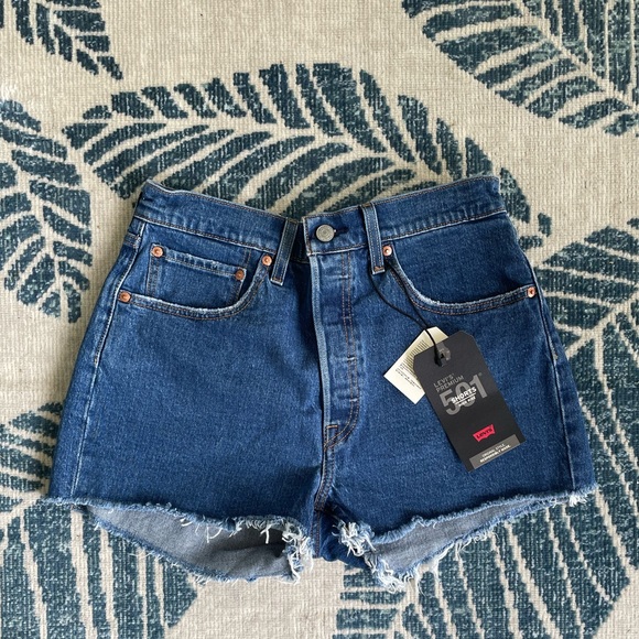 Levi’s 501 Shorts - Picture 2 of 6